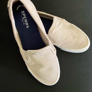 Sperry slip on, size 8 tan / cream